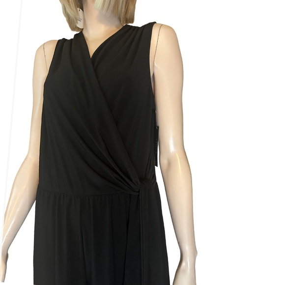 Tahari Jumpsuit Romper 1-Piece Surplice V-Neck Cross Over Front with Tie Waist - Picture 3 of 15